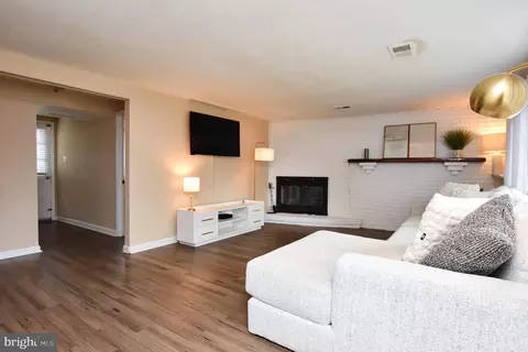 Living - 59 Cornell Dr, Delran, NJ 08075 photo 3 of 3