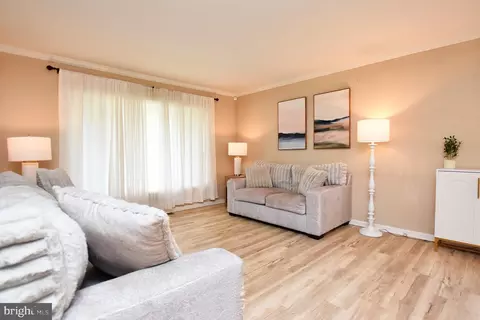 Living - 59 Cornell Dr, Delran, NJ 08075 photo 2 of 3