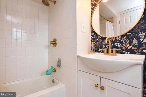 Bath - 59 Cornell Dr, Delran, NJ 08075 photo 2 of 4