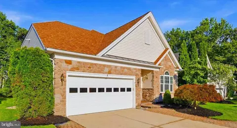 6 Mitchell Ct, Marlton, NJ 08053