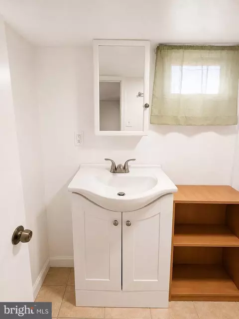 Bath - 203 Bailey Ave, Maple Shade, NJ 08052 photo 3 of 4
