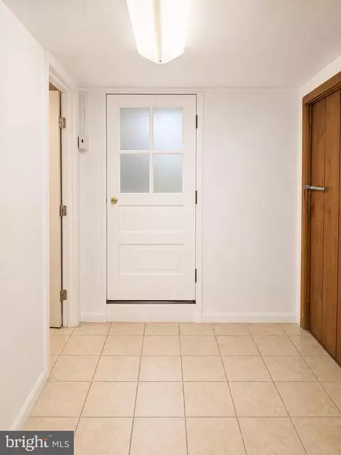 Entry Way - 203 Bailey Ave, Maple Shade, NJ 08052 photo 1 of 1