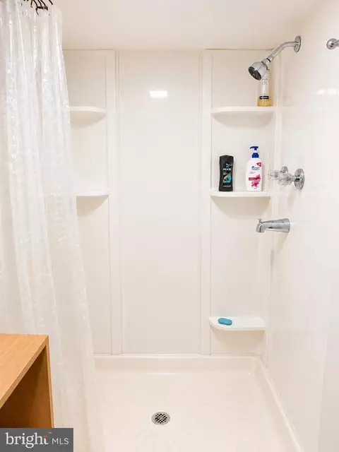 Bath - 203 Bailey Ave, Maple Shade, NJ 08052 photo 4 of 4