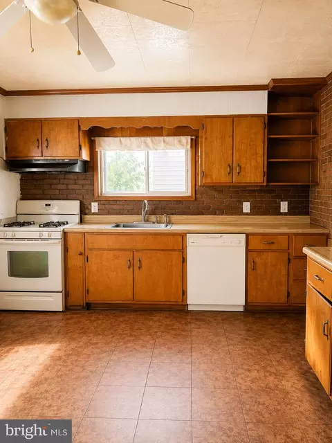Kitchen - 203 Bailey Ave, Maple Shade, NJ 08052 photo 2 of 3