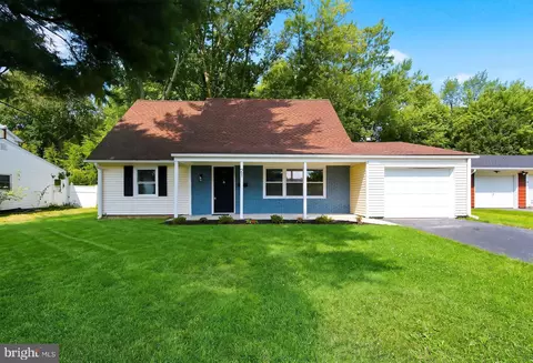 21 Glenview Ln, Willingboro, NJ 08046