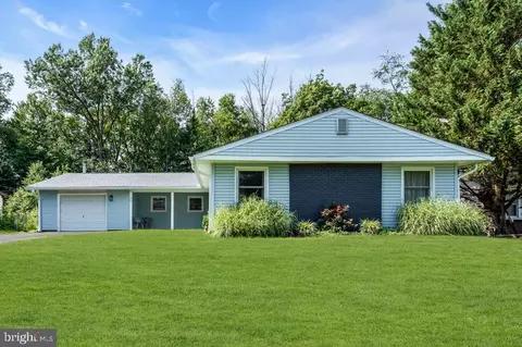 29 Evergreen Dr, Willingboro, NJ 08046