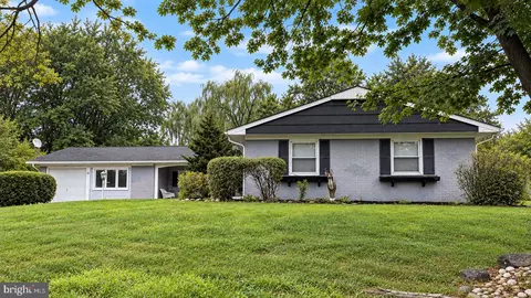 68 Thornhill Ln, Willingboro, NJ 08046