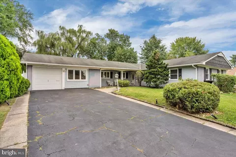 68 Thornhill Ln, Willingboro, NJ 08046