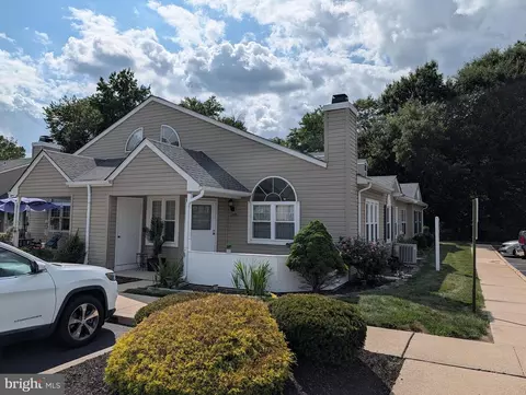 1205 Megans Ln, Burlington, NJ 08016