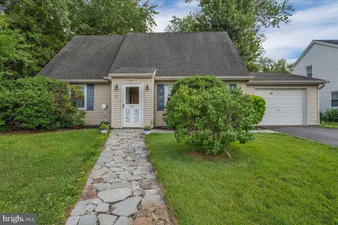 36 Messenger Ln, Willingboro, NJ 08046