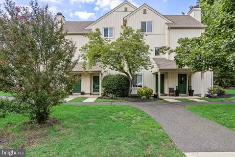 355 Woodlake Dr, Marlton, NJ 08053