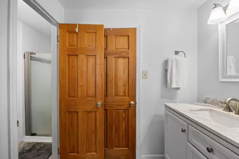 Bath - 14 E Close, Moorestown, NJ 08057 photo 2 of 2