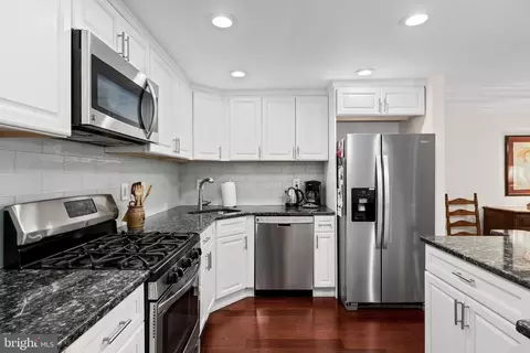 Kitchen - 14 E Close, Moorestown, NJ 08057 photo 2 of 4