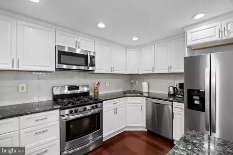 Kitchen - 14 E Close, Moorestown, NJ 08057 photo 3 of 4