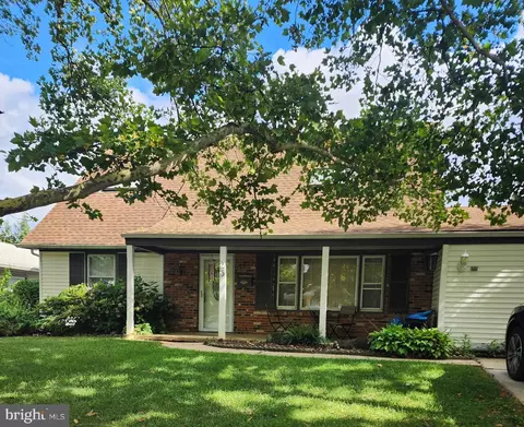 23 Eastbrook Ln, Willingboro, NJ 08046