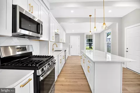 206 E Union St, Burlington, NJ 08016