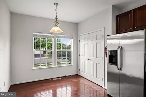 Entry Way - 29 Applegate Dr, Florence, NJ 08518 photo 4 of 8