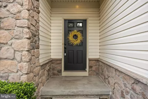 Entry Way - 29 Applegate Dr, Florence, NJ 08518 photo 1 of 8