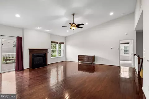 Living - 29 Applegate Dr, Florence, NJ 08518 photo 4 of 4