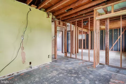 Entry Way - 403 Mildred Ave, Maple Shade, NJ 08052 photo 6 of 6