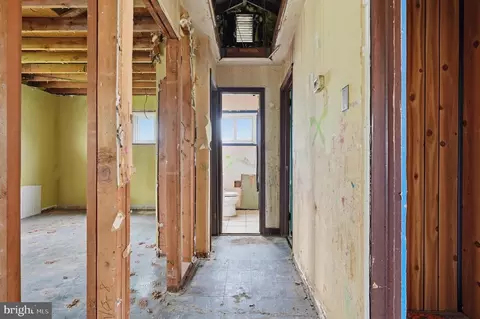 Entry Way - 403 Mildred Ave, Maple Shade, NJ 08052 photo 5 of 6