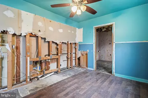 Entry Way - 403 Mildred Ave, Maple Shade, NJ 08052 photo 4 of 6