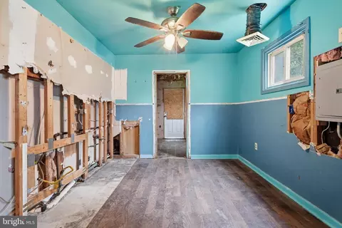 Entry Way - 403 Mildred Ave, Maple Shade, NJ 08052 photo 3 of 6