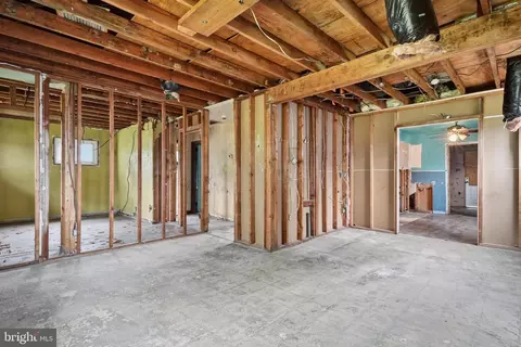 Entry Way - 403 Mildred Ave, Maple Shade, NJ 08052 photo 1 of 6