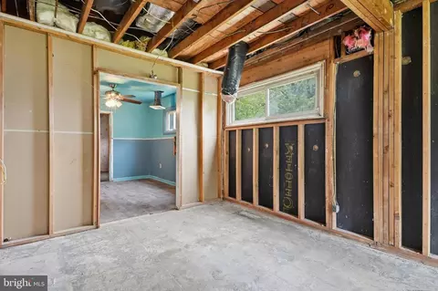 Entry Way - 403 Mildred Ave, Maple Shade, NJ 08052 photo 2 of 6