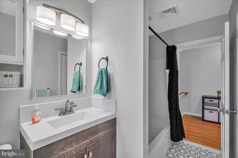 Bath - 308 Devon Rd, Cinnaminson, NJ 08077 photo 2 of 3