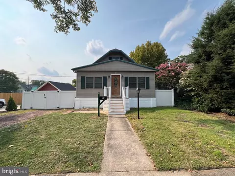 15 E Charles St, Palmyra, NJ 08065