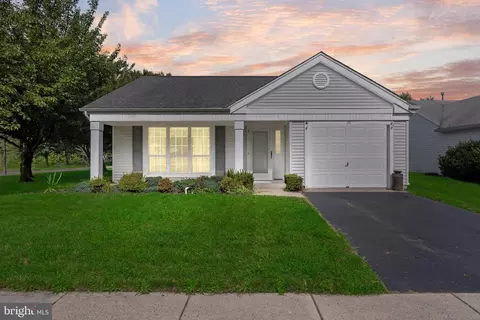 20 Newbury Dr, Southampton, NJ 08088