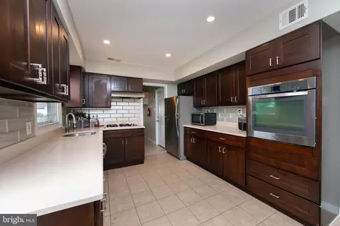19 Enter Turn Turn, Willingboro, NJ 08046