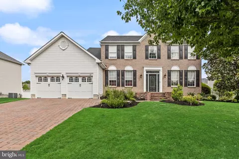 23 Edgewater Dr, Hainesport, NJ 08036