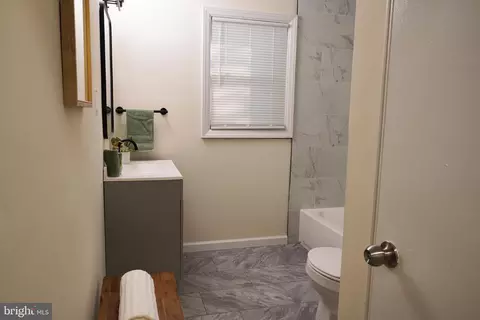 Entry Way - 7 Windsor Pl, Mount Holly, NJ 08060 photo 3 of 3