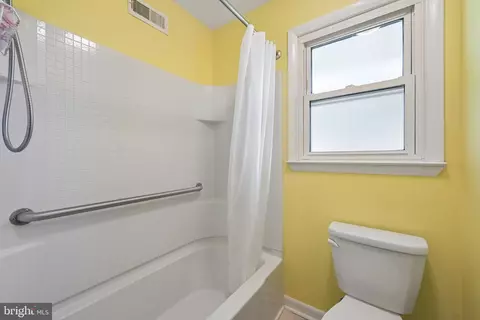 Bath - 323 Juniata Ave, Delran, NJ 08075 photo 1 of 2