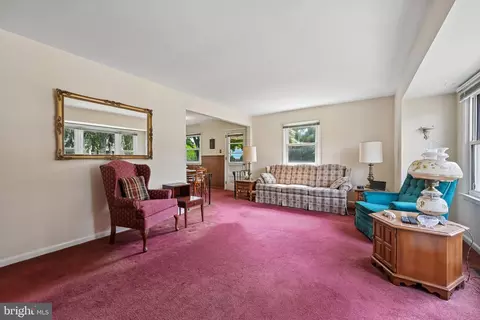 Living - 323 Juniata Ave, Delran, NJ 08075 photo 2 of 3