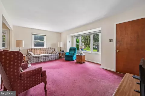 Living - 323 Juniata Ave, Delran, NJ 08075 photo 3 of 3