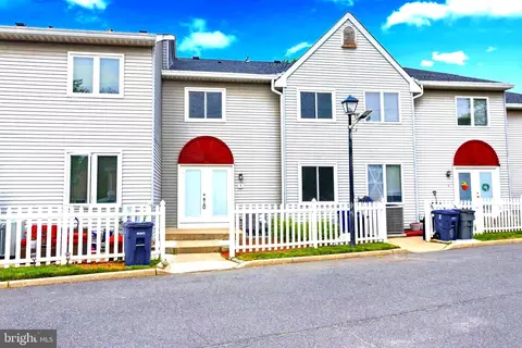3 Wyndham Pl, Florence, NJ 08518