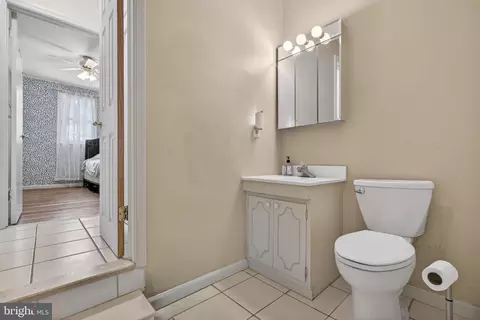 Entry Way - 216 Hamilton Rd, Marlton, NJ 08053 photo 4 of 6