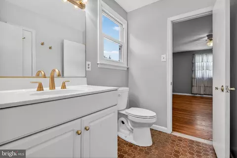Bath - 216 Hamilton Rd, Marlton, NJ 08053 photo 3 of 4