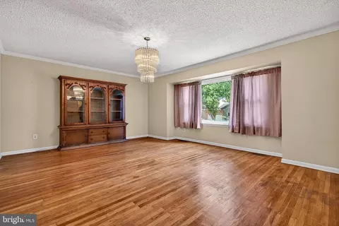 Living - 216 Hamilton Rd, Marlton, NJ 08053 photo 2 of 8