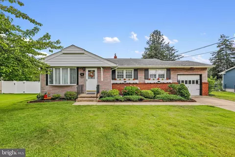 4 Chalfont St, Cinnaminson, NJ 08077