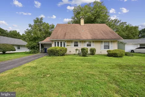 101 Pageant Ln, Willingboro, NJ 08046