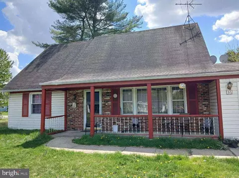 36 New Pond Ln, Willingboro, NJ 08046