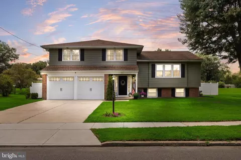712 Hilltop Rd, Cinnaminson, NJ 08077