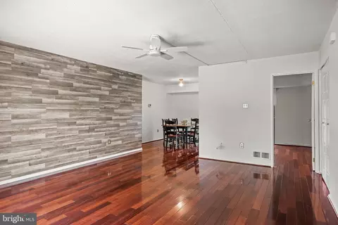 207 Hunter Ct, Marlton, NJ 08053