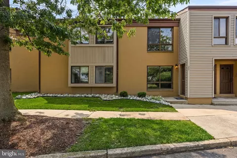 207 Hunter Ct, Marlton, NJ 08053