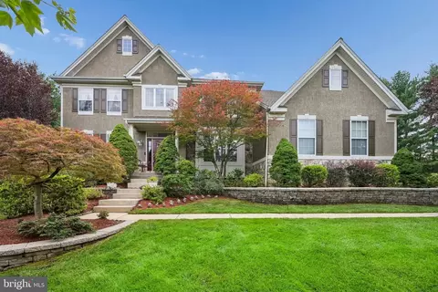 1 Rolling Glen Ct, Mount Laurel, NJ 08054