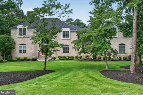8 Eton Ln, Medford, NJ 08055